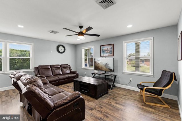 20 MEADOW RD, Pennsville, NJ 08070