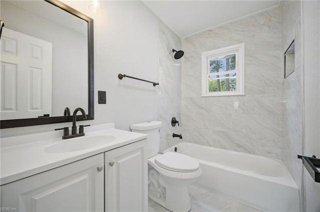 218 Castlewood RD, Portsmouth, VA 23702