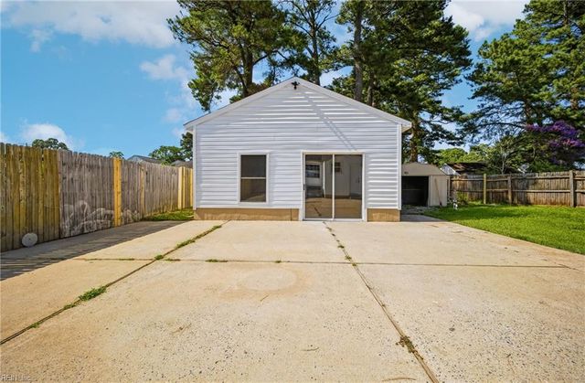 218 Castlewood RD, Portsmouth, VA 23702