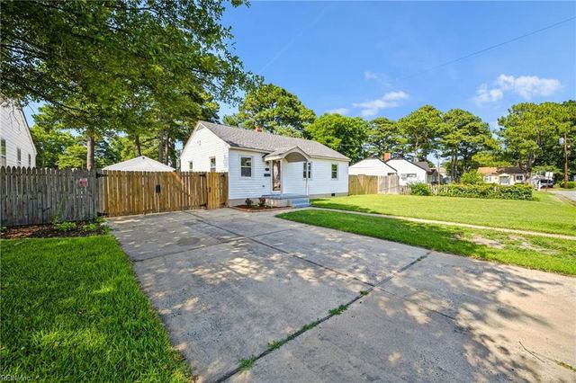 218 Castlewood RD, Portsmouth, VA 23702