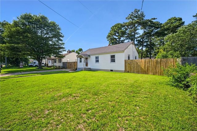 218 Castlewood RD, Portsmouth, VA 23702