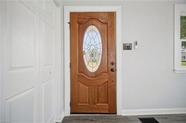 218 Castlewood RD, Portsmouth, VA 23702