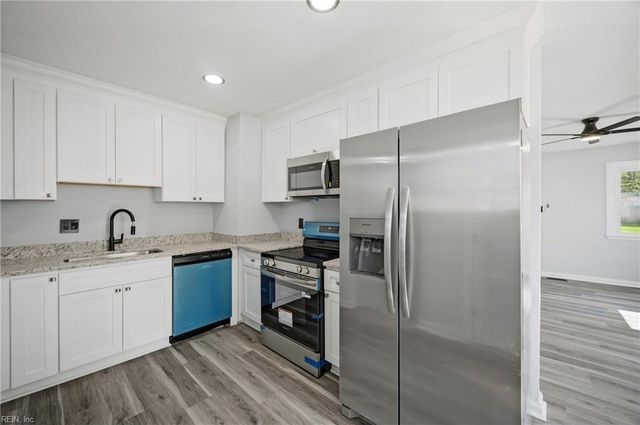 218 Castlewood RD, Portsmouth, VA 23702