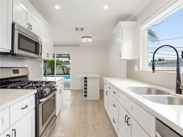 13424 Dyer Street, Sylmar, CA 91342