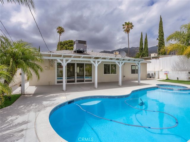13424 Dyer Street, Sylmar, CA 91342