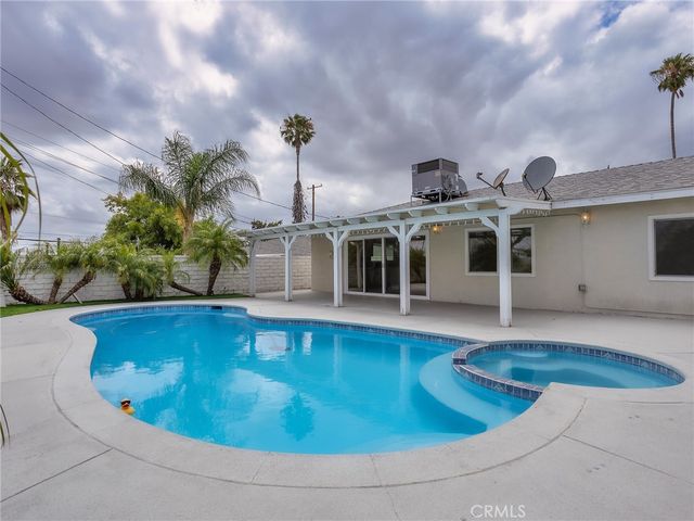 13424 Dyer Street, Sylmar, CA 91342