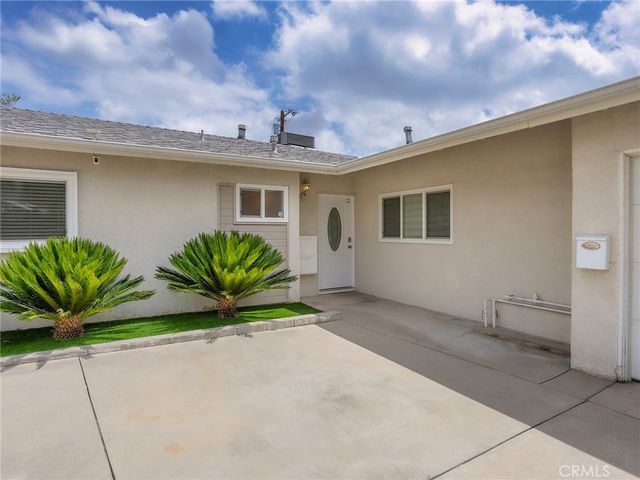 13424 Dyer Street, Sylmar, CA 91342