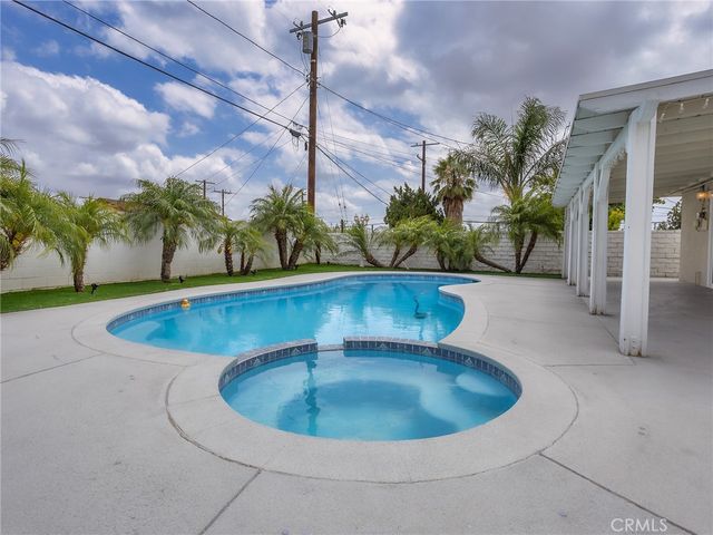 13424 Dyer Street, Sylmar, CA 91342