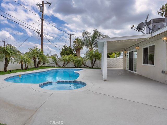 13424 Dyer Street, Sylmar, CA 91342
