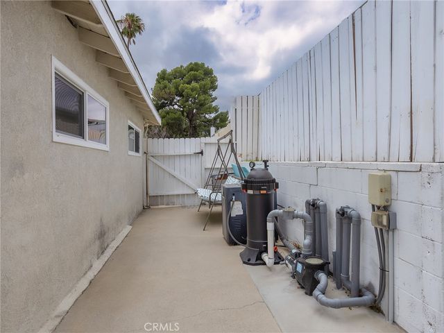13424 Dyer Street, Sylmar, CA 91342