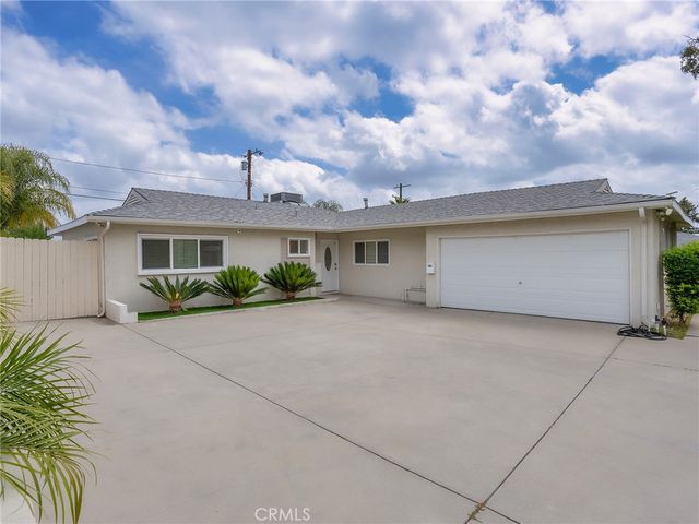 13424 Dyer Street, Sylmar, CA 91342