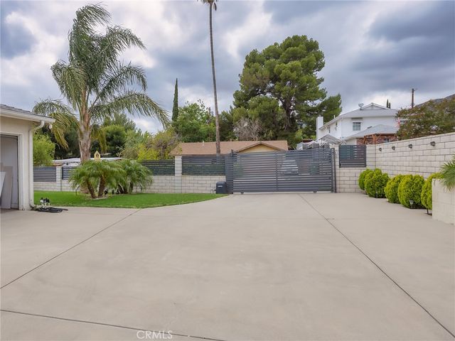 13424 Dyer Street, Sylmar, CA 91342