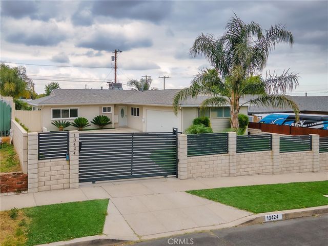 13424 Dyer Street, Sylmar, CA 91342