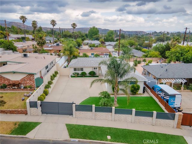 13424 Dyer Street, Sylmar, CA 91342
