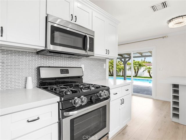 13424 Dyer Street, Sylmar, CA 91342