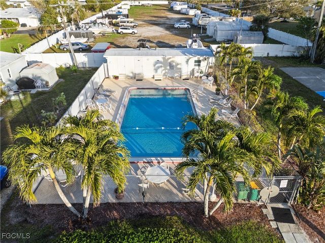 455 Cape Florida WAY, Naples, FL 34104