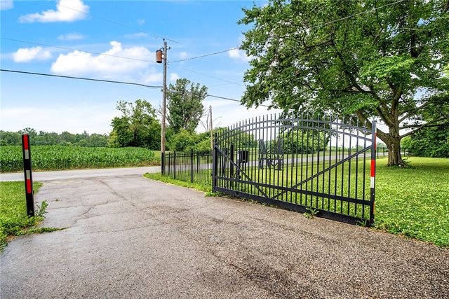 5862 W Wenger Road, Clayton, OH 45315