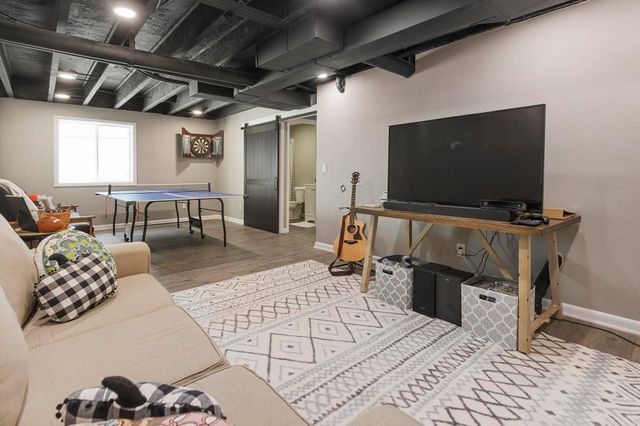 810 Springview Drive, Pleasantville, IA 50225