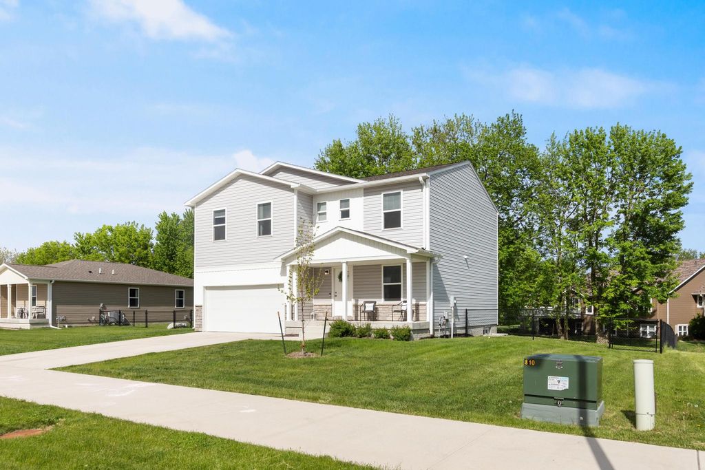 810 Springview Drive, Pleasantville, IA 50225