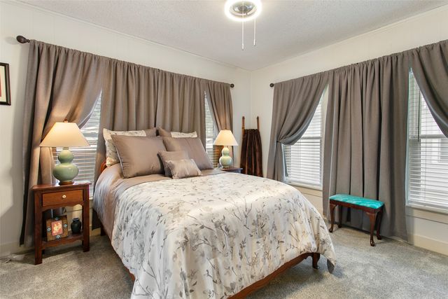 1605 Virginia Place, Fort Worth, TX 76107