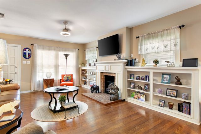 1605 Virginia Place, Fort Worth, TX 76107