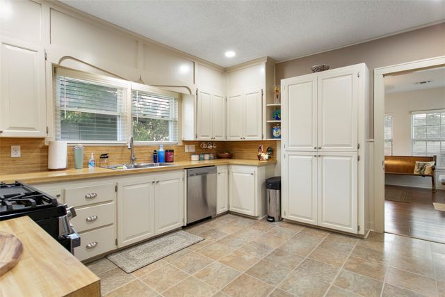 1605 Virginia Place, Fort Worth, TX 76107