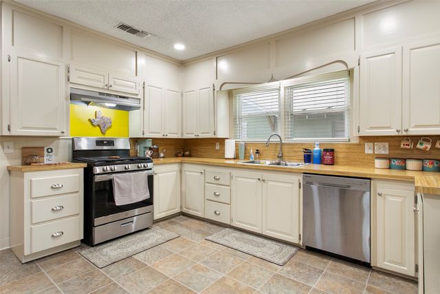 1605 Virginia Place, Fort Worth, TX 76107