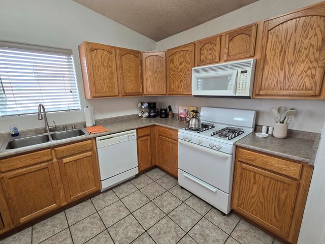 2185 Deer Trail Loop NE, Albuquerque, NM 87124