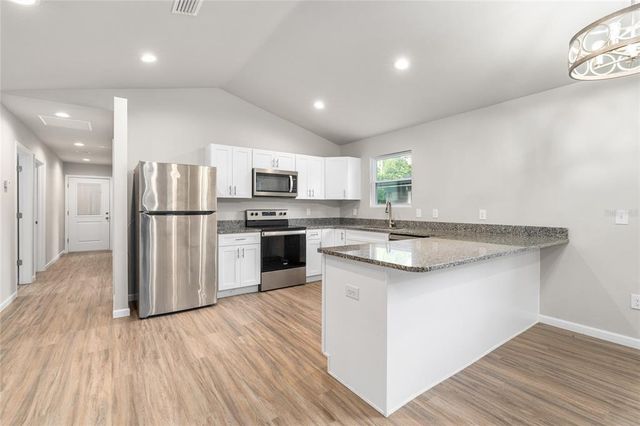 23215 RAILROAD AVENUE, High Springs, FL 32643