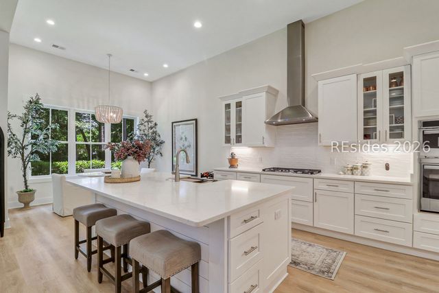 6 Meridian Point Dr, Bluffton, SC 29910