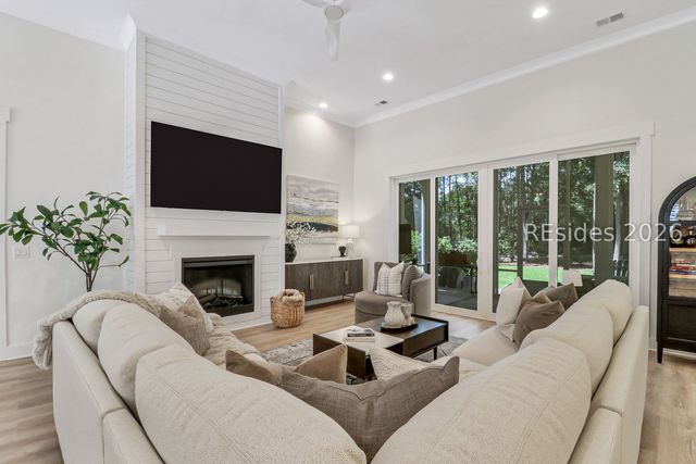 6 Meridian Point Dr, Bluffton, SC 29910