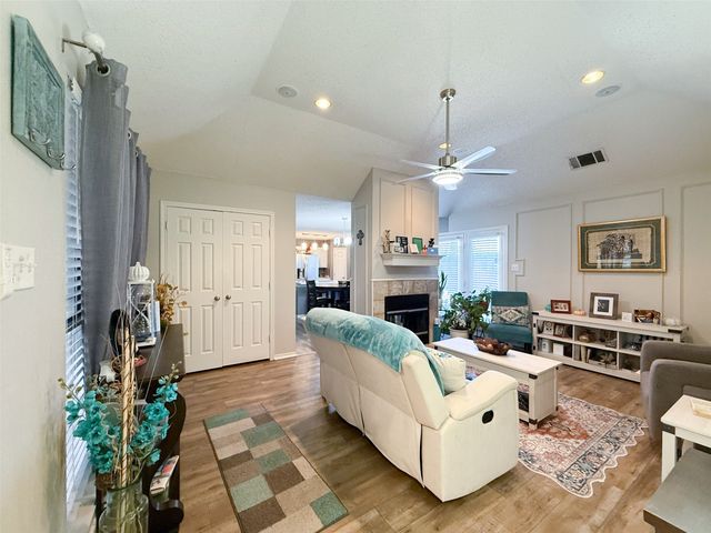 6507 Country Creek Drive, Arlington, TX 76001