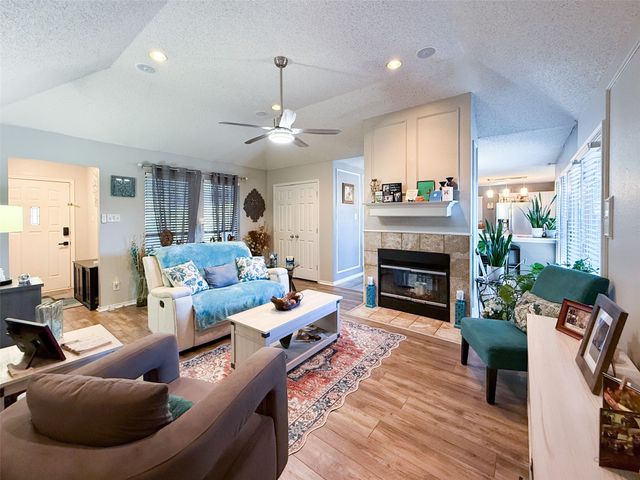6507 Country Creek Drive, Arlington, TX 76001