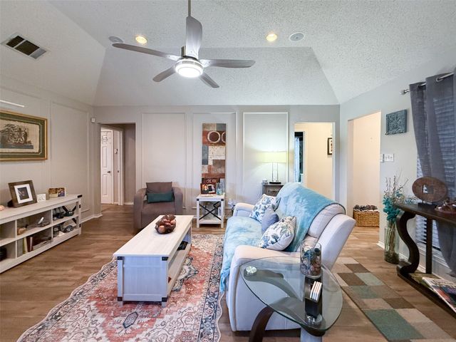 6507 Country Creek Drive, Arlington, TX 76001