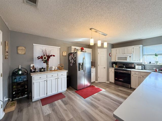 6507 Country Creek Drive, Arlington, TX 76001