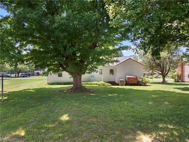 919 Alice Drive, Thomasville, NC 27360