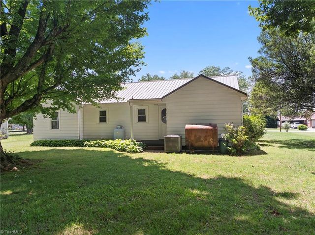 919 Alice Drive, Thomasville, NC 27360