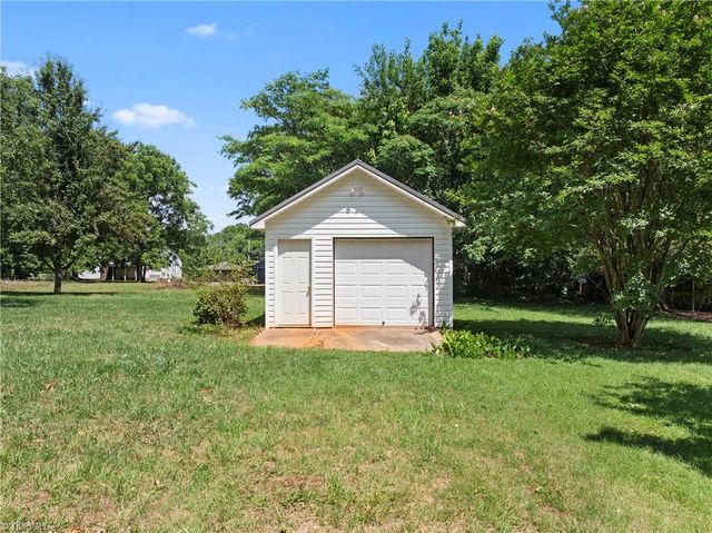 919 Alice Drive, Thomasville, NC 27360
