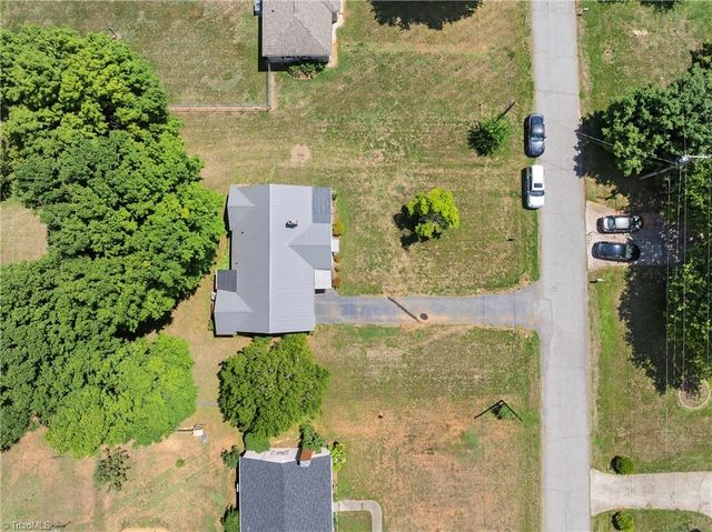 919 Alice Drive, Thomasville, NC 27360
