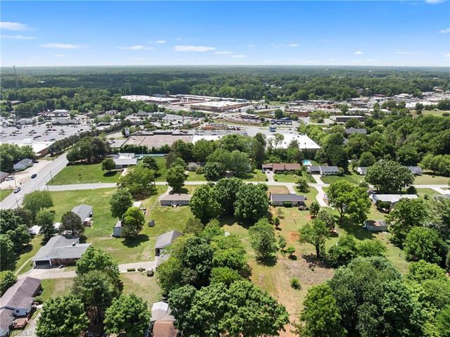 919 Alice Drive, Thomasville, NC 27360