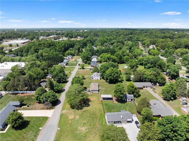 919 Alice Drive, Thomasville, NC 27360