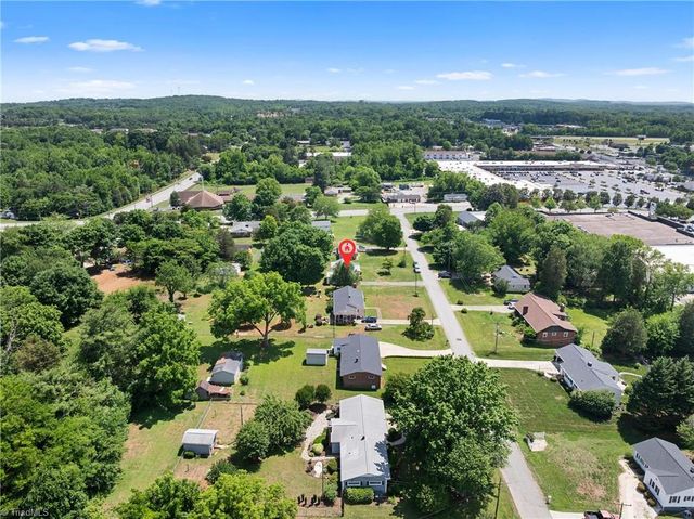 919 Alice Drive, Thomasville, NC 27360
