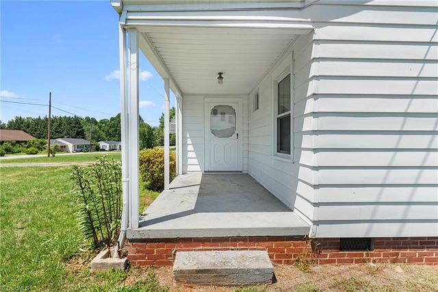 919 Alice Drive, Thomasville, NC 27360
