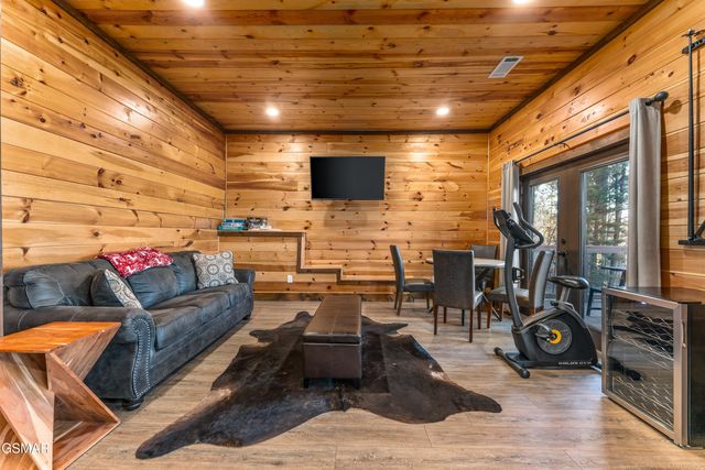 2028 Smoky Cove Road, Sevierville, TN 37876