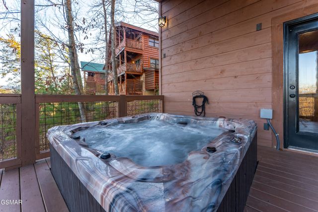 2028 Smoky Cove Road, Sevierville, TN 37876