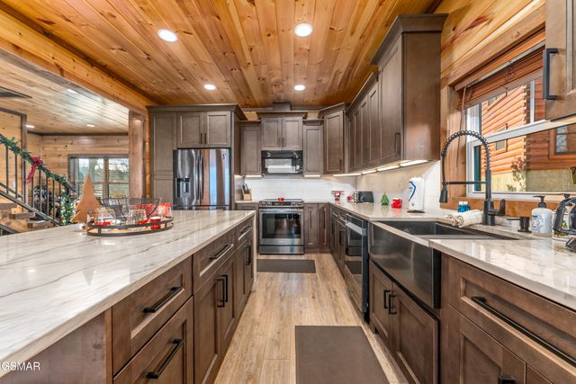 2028 Smoky Cove Road, Sevierville, TN 37876