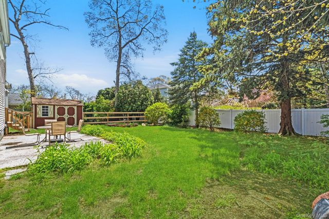 9 White Birch Lane, Remsenburg, NY 11960