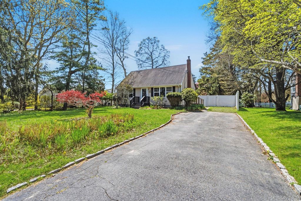 9 White Birch Lane, Remsenburg, NY 11960