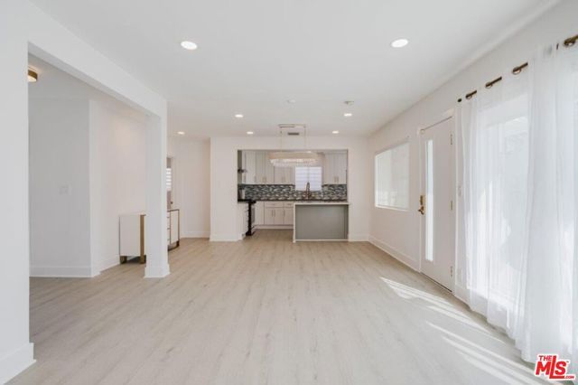9620 Woodale Avenue, Arleta (los Angeles), CA 91331