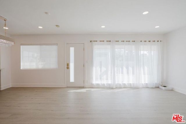 9620 Woodale Avenue, Arleta (los Angeles), CA 91331